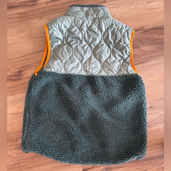 Nike Heritage Sherpa Quilted Fleece Vest Green - Picture 2 of 6